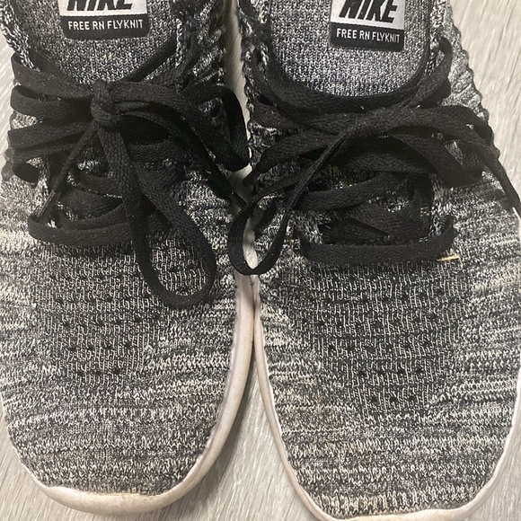 Women Nike Flyknit - Picture 4 of 5